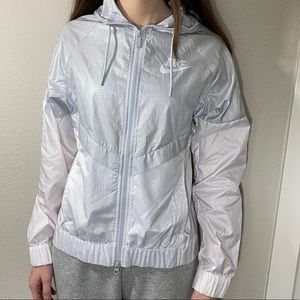 Light grey nike windbreaker